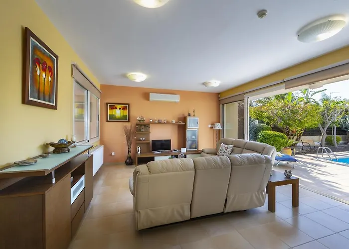 Anthea 12 Willa Larnaca